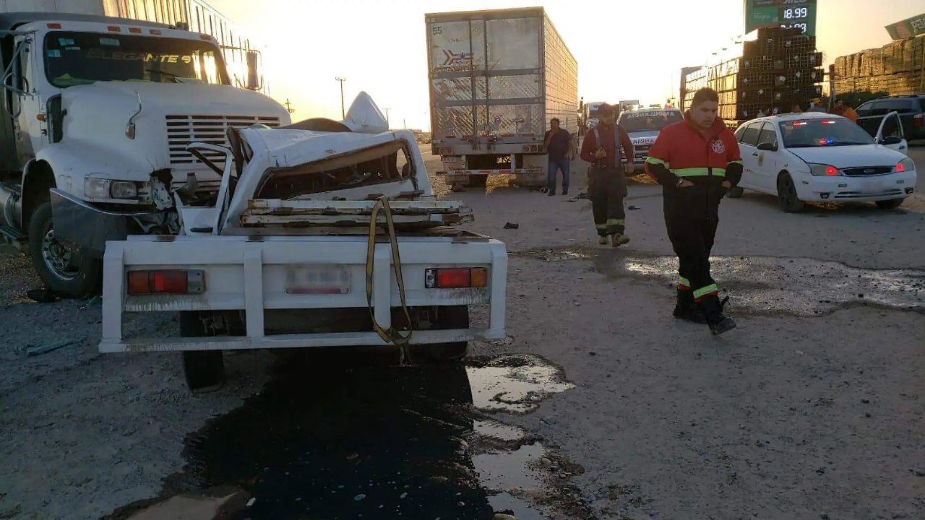 Como José Luis, de 54 años de edad, vecino de Baja California, fue identificado el conductor del Nissan estaquitas que falleció al ser chocado de frente por un tráiler